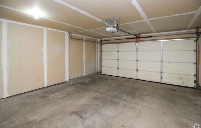 3 beds, 2.5 baths, 1,260 sqft, $1,640, Unit 6800-04