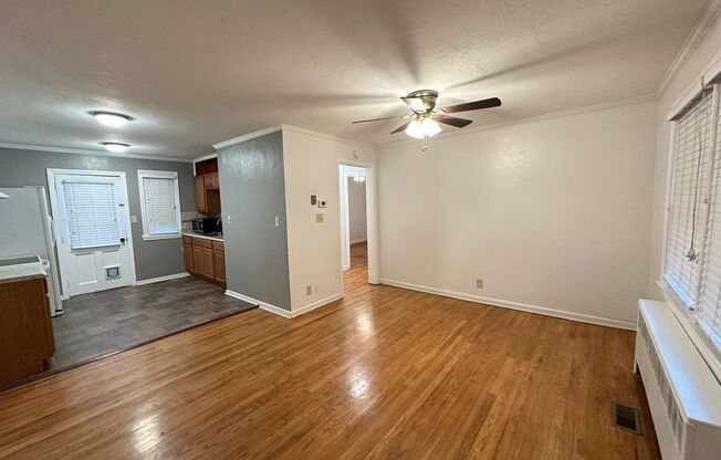 2 beds, 1 bath, $1,100, Unit UNIT 30C