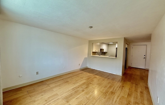 1 bed, 1 bath, 999 sqft, $1,900, Unit 4L