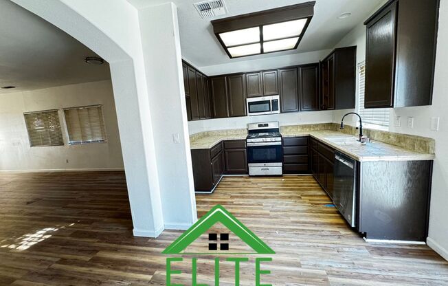 Charming 3 Bedroom, 2 Bath Home in Prime Sacramento Location – Move-In Ready!