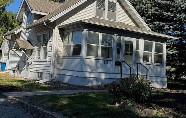 Wayzata Home walking distance to Lake.