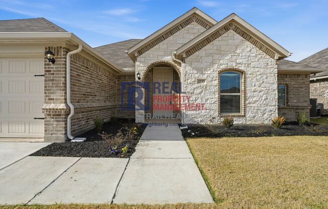 Thoughtfully Designed 4 Bed Home with Elevated Interiors and Lake Views