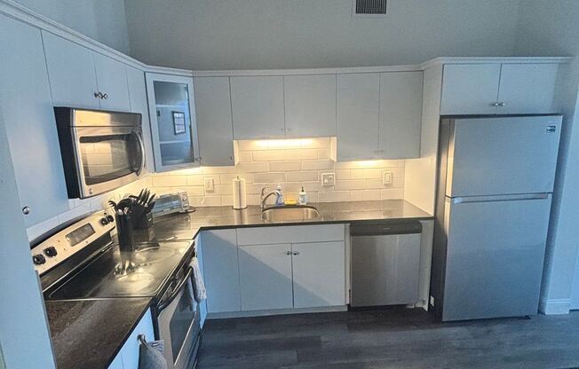 2 beds, 1 bath, 905 sqft, $2,850, Unit 306