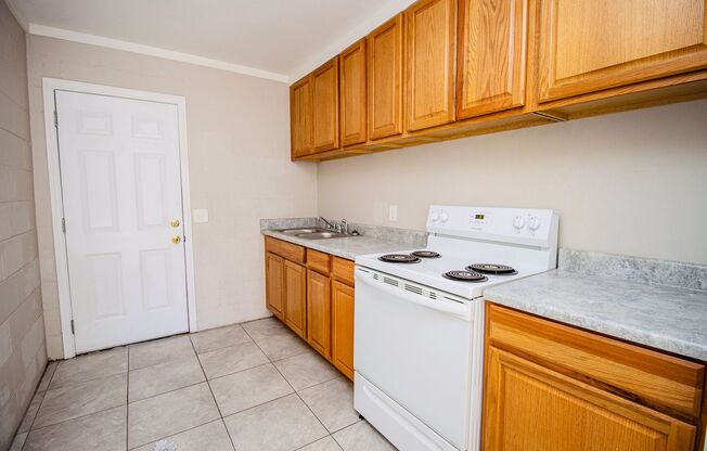 2 beds, 1 bath, $900, Unit Apt. D