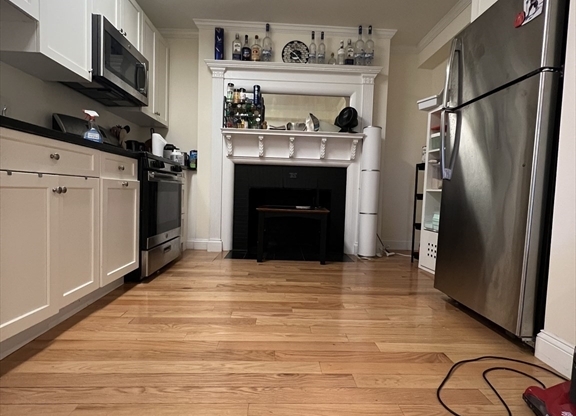 2 beds, 1 bath, 795 sqft, $3,500, Unit 24
