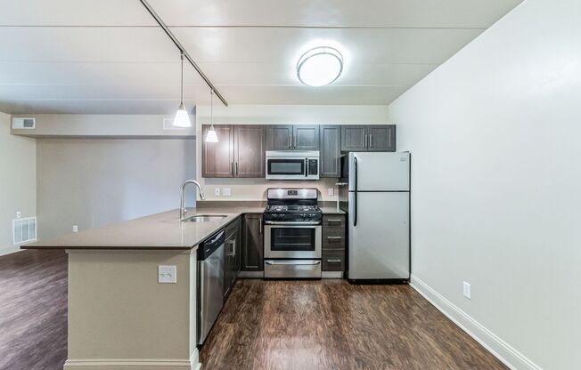1 bed, 1 bath, 704 sqft, $1,750, Unit F34