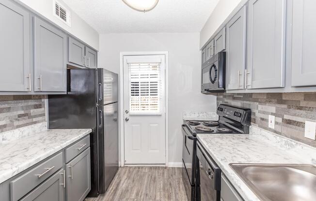 2 beds, 1 bath, 1,010 sqft, $1,205