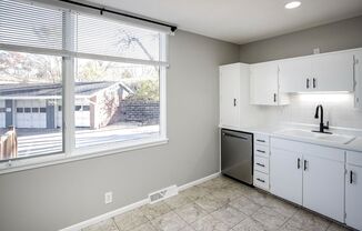 3 beds, 1 bath, $1,195, Unit 15