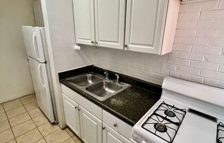 2 beds, 1 bath, $1,395