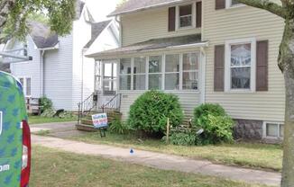 823 1/2 W LORAIN ST