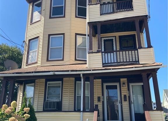 463 LOGAN ST