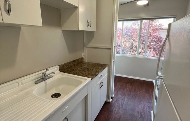 1 bed, 1 bath, 600 sqft, $1,495, Unit 734A MC