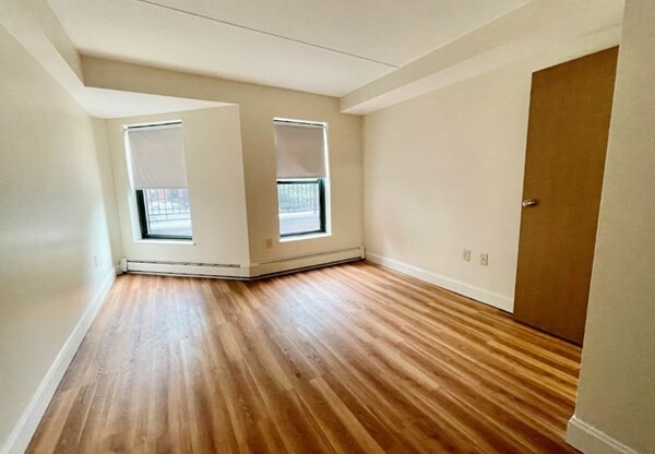 3 beds, 1 bath, 1,000 sqft, $4,500, Unit 1