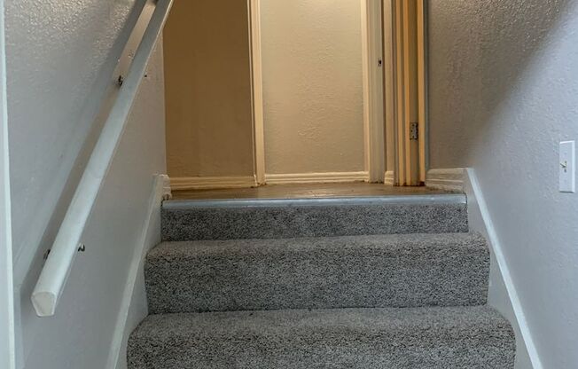 2 beds, 1 bath, 825 sqft, $875, Unit 6122-B