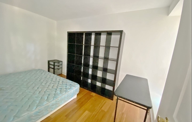 3 beds, 1 bath, 868 sqft, $4,359, Unit 207
