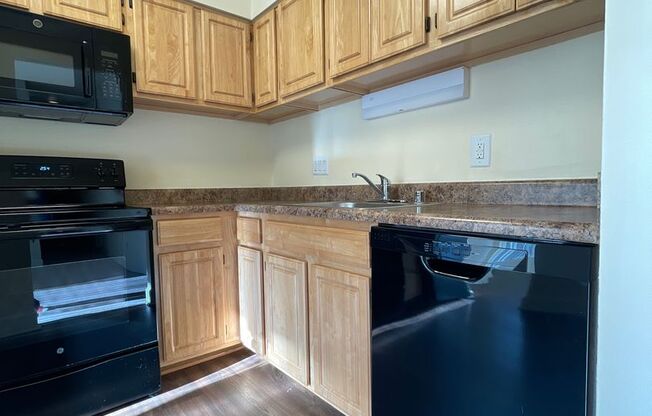 3 beds, 2 baths, 1,152 sqft, $2,350, Unit 14201 #204