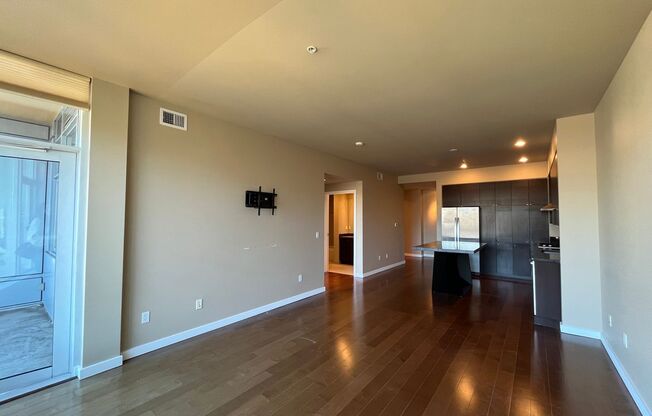 1 bed, 1 bath, $1,995, Unit #907