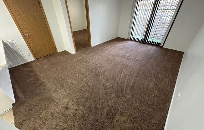 1 BEDROOM / 1 BATH GATE COMMUNITY/ LOCATED NEAR THE STRIP
