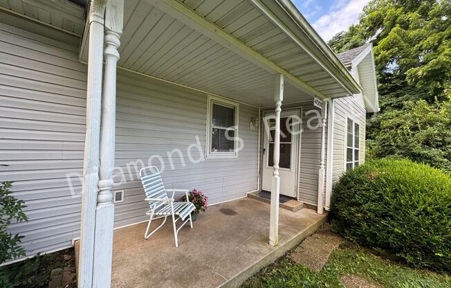 Cute 2 Bedroom Home with a Country Setting! Willard Schools!