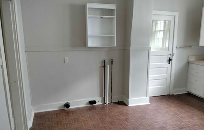 4 beds, 1 bath, $1,395, Unit 604 E Main-upstairs unit B