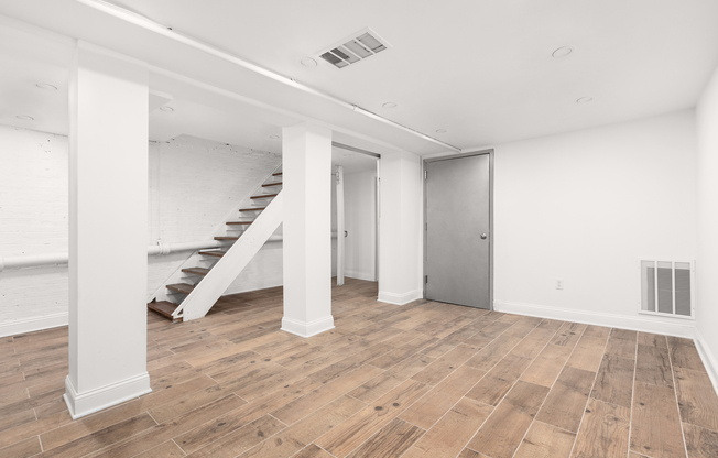 402 STERLING PL