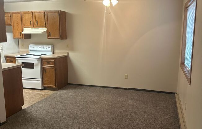 2 beds, 1 bath, 920 sqft, $750, Unit 118