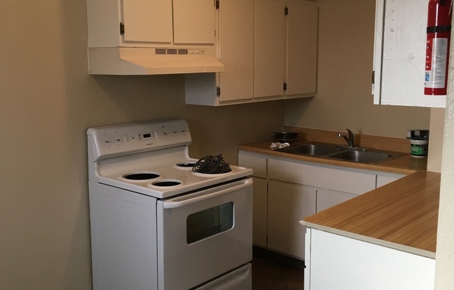 1 bed, 1 bath, 517 sqft, $775, Unit 160 Linden Street Unit 2