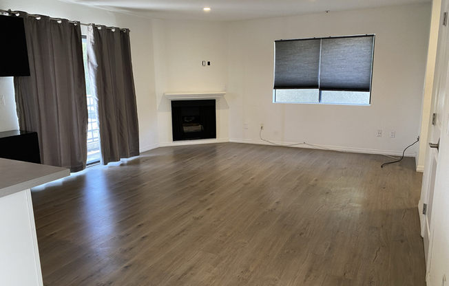 1801 W VICTORY BLVD