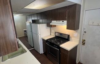 Studio and Bath, 500 sqft with washer/dryer in complex
