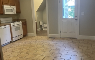 2 beds, 1 bath, 1,000 sqft, $2,600, Unit 43