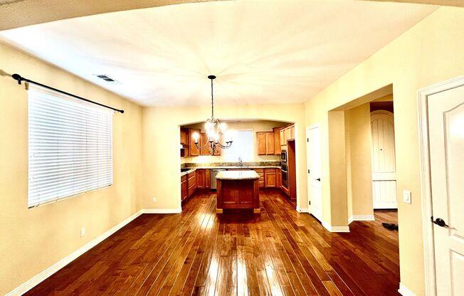 Luxurious 3 Bedroom, 2.5 Baths Single Family Home in Irvine Gated Community for Lease