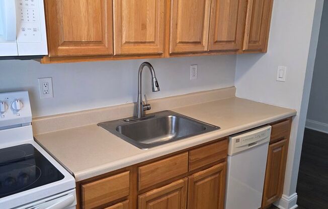 1 bed, 1 bath, 652 sqft, $1,795, Unit 404