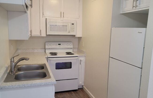 Studio, 1 bath, 450 sqft, $1,145, Unit 178