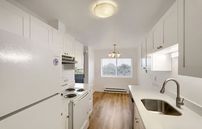 1 bed, 1 bath, 830 sqft, $1,595, Unit Unit 126