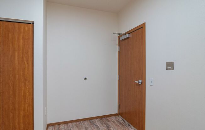 3 beds, 2 baths, $2,400, Unit 102