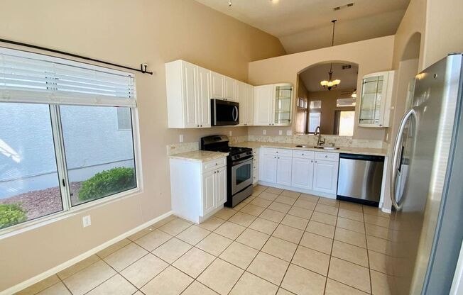 COZY 2 BEDROOM/ 2 BATHROOM HOME IN GATED COMMUNITY!!