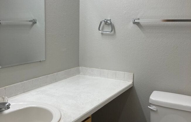 2 beds, 1 bath, 687 sqft, $2,095, Unit A404