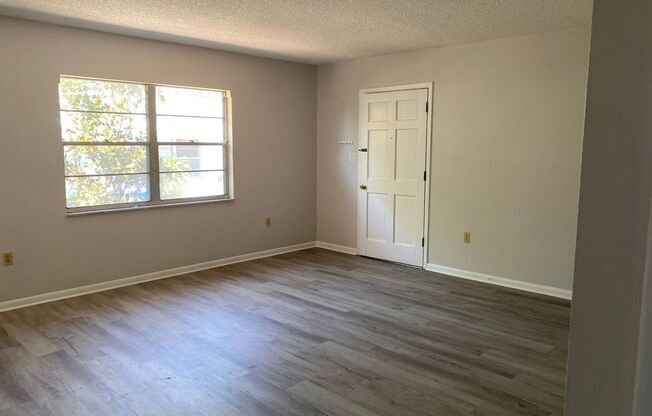 Spacious 2BR/1BA Duplex in Prime Lakeland Location – $1,300/month