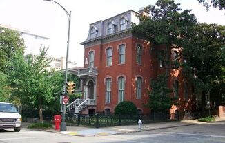 200 W Franklin St