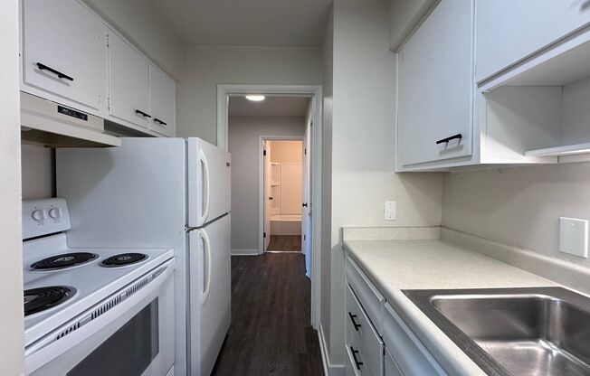 1 bed, 1 bath, 815 sqft, $795, Unit Apt. 8