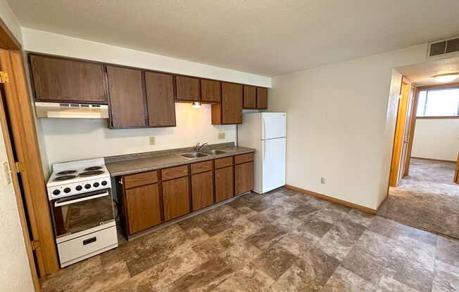 2 beds, 1 bath, $875