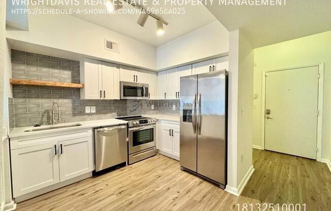 2402 W Azeele St