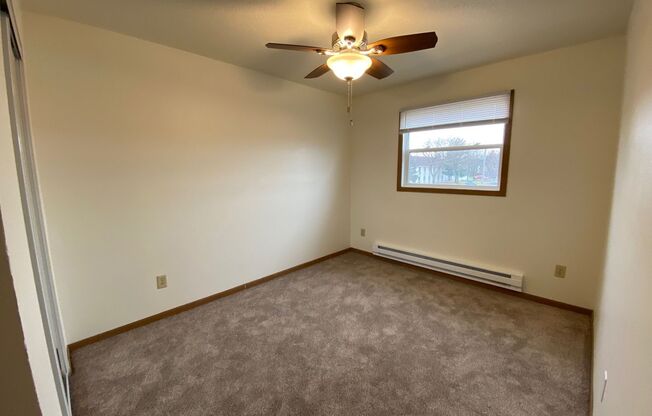 3 beds, 1 bath, $1,100, Unit 9