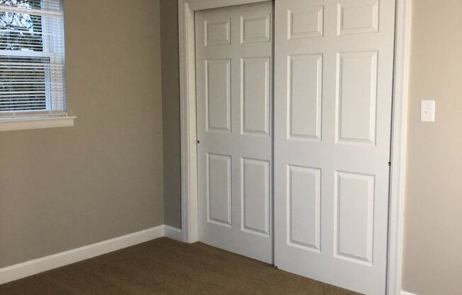 1 bed, 1 bath, 775 sqft, $1,300, Unit 1605E