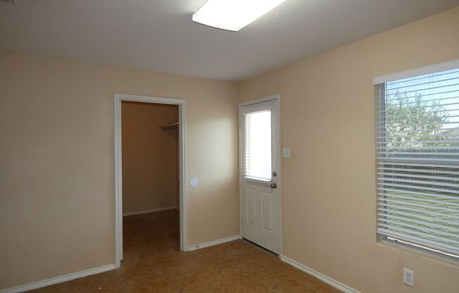 Open concept 3/2/2 in Sendera Ranch with upgrades! 652 Rosario Lane, Fort Worth TX 76052