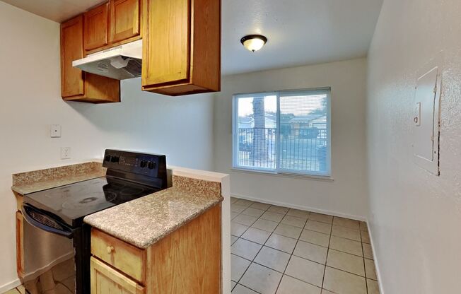 2 beds, 1 bath, 856 sqft, $1,550, Unit 2