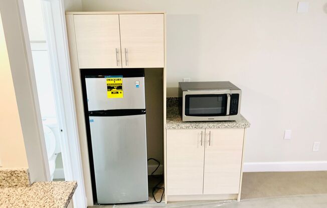 STUDIO APARTMENT AVAILABLE IN THE HEART OF LA JOLLA! Only $1,800/mo!