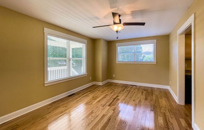 Charming Three-Bedroom Cottage in Oakley