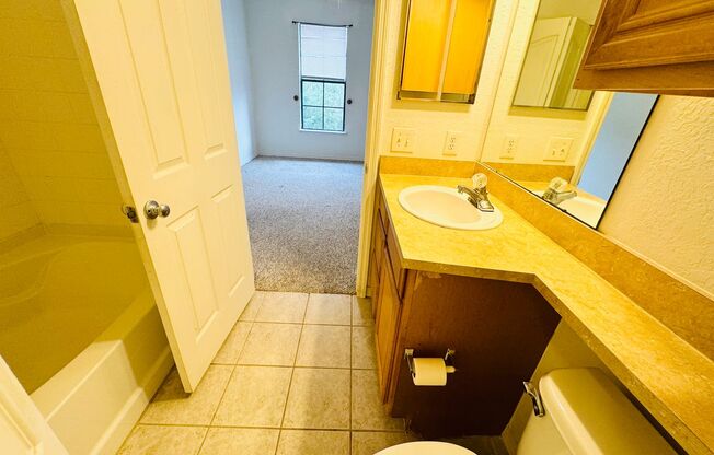 2 Beds 2 Baths With Office Room Townhouse