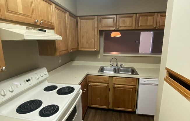 2 BED 2 BATH MOVE IN NOW!! TOP FLOOR $1,400 per month